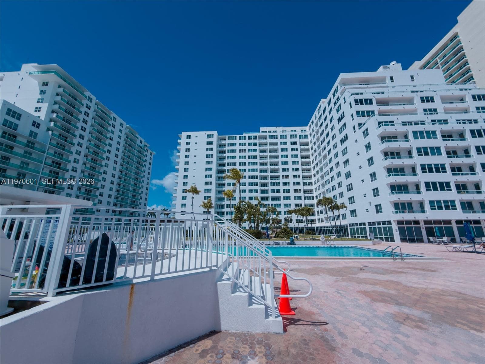 5005 Collins Ave # 825, Miami Beach FL 33140 — 1
