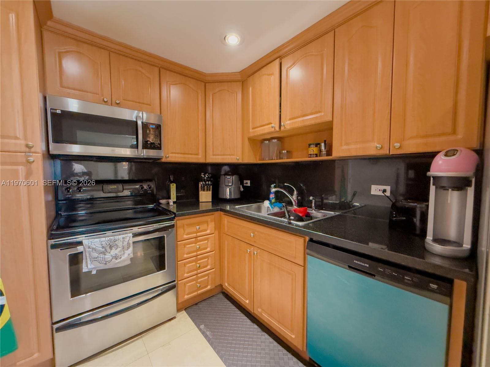 5005 Collins Ave # 825, Miami Beach FL 33140 — 5