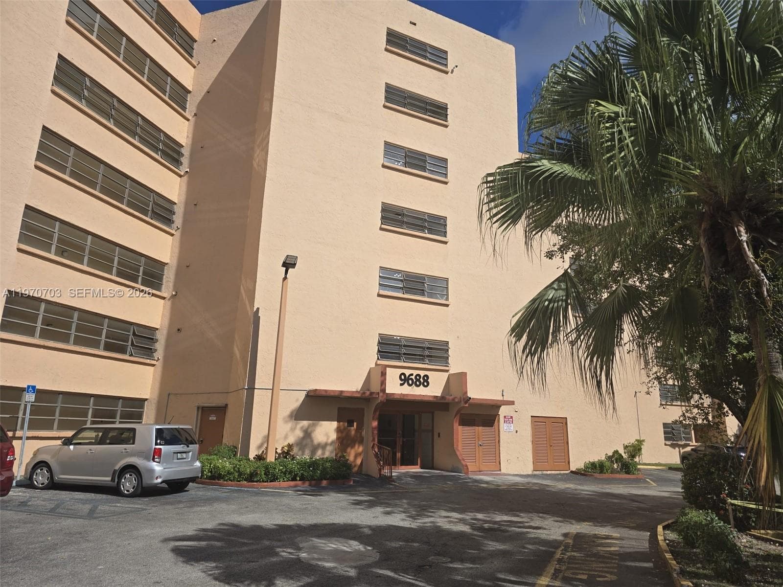 9688 Fontainebleau Blvd # 409, Miami FL 33172 — 2