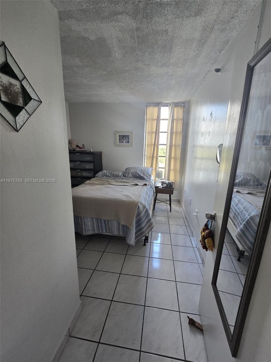 9688 Fontainebleau Blvd # 409, Miami FL 33172 — 12