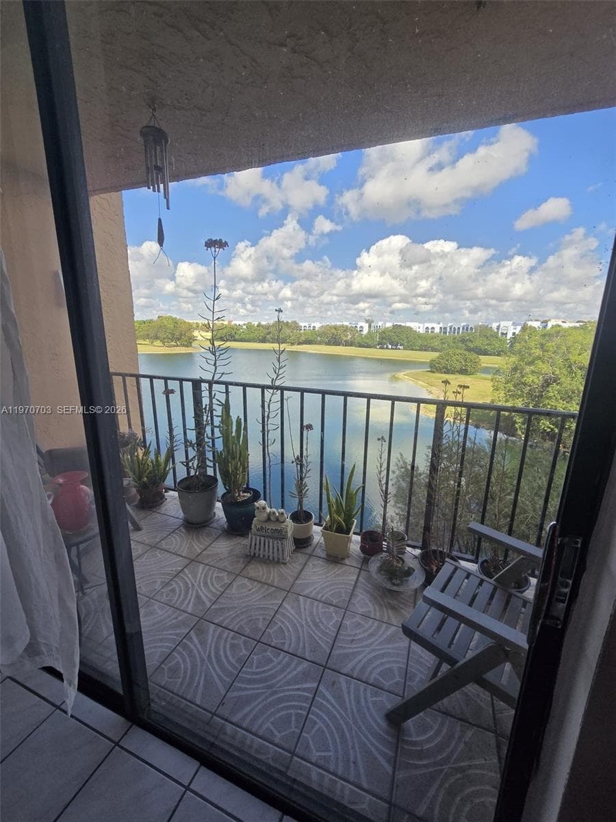 9688 Fontainebleau Blvd # 409, Miami FL 33172 — 5