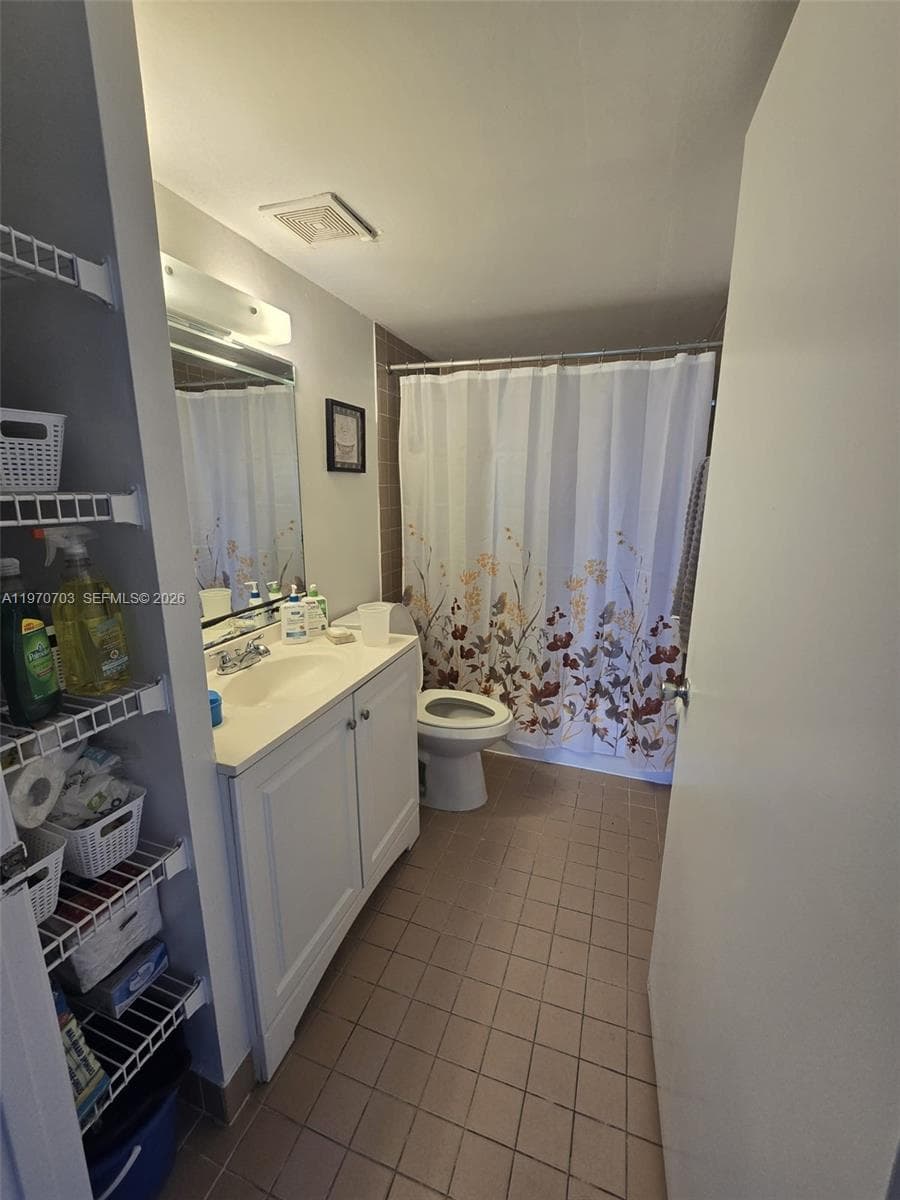 9688 Fontainebleau Blvd # 409, Miami FL 33172 — 10