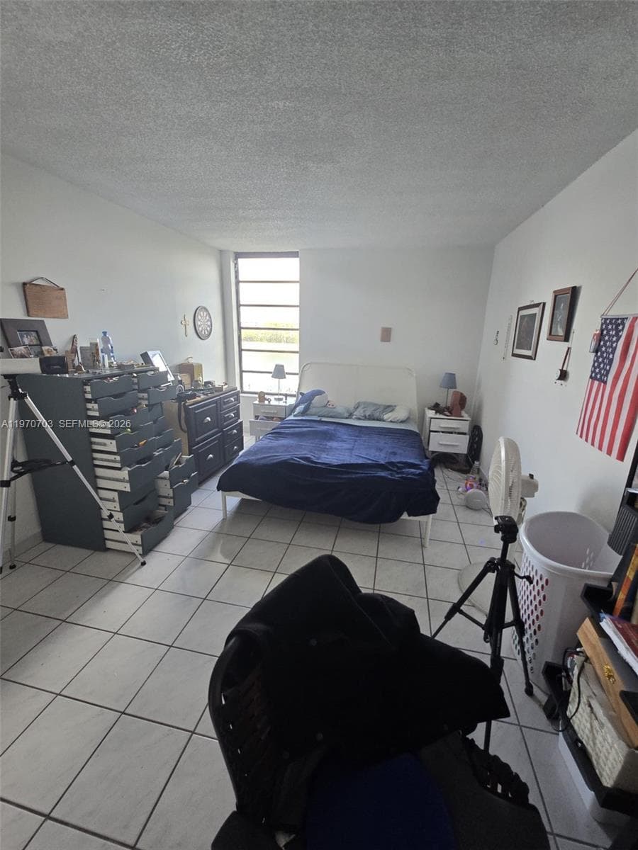 9688 Fontainebleau Blvd # 409, Miami FL 33172 — 8