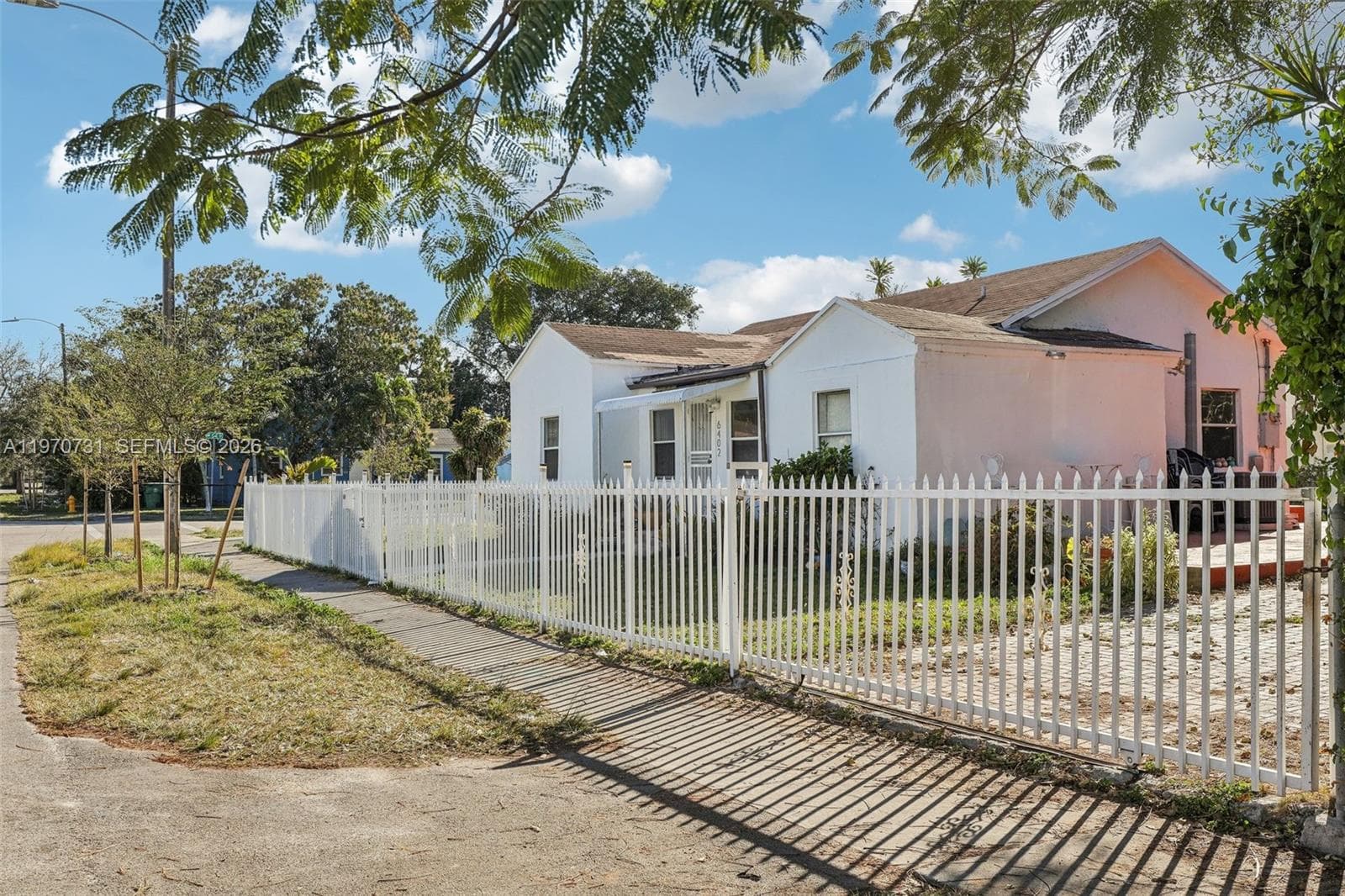 6402 NW 8th Ave, Miami FL 33150 — 24