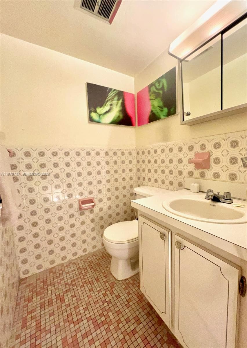 1658 Bay Rd # 203, Miami Beach FL 33139 — 12