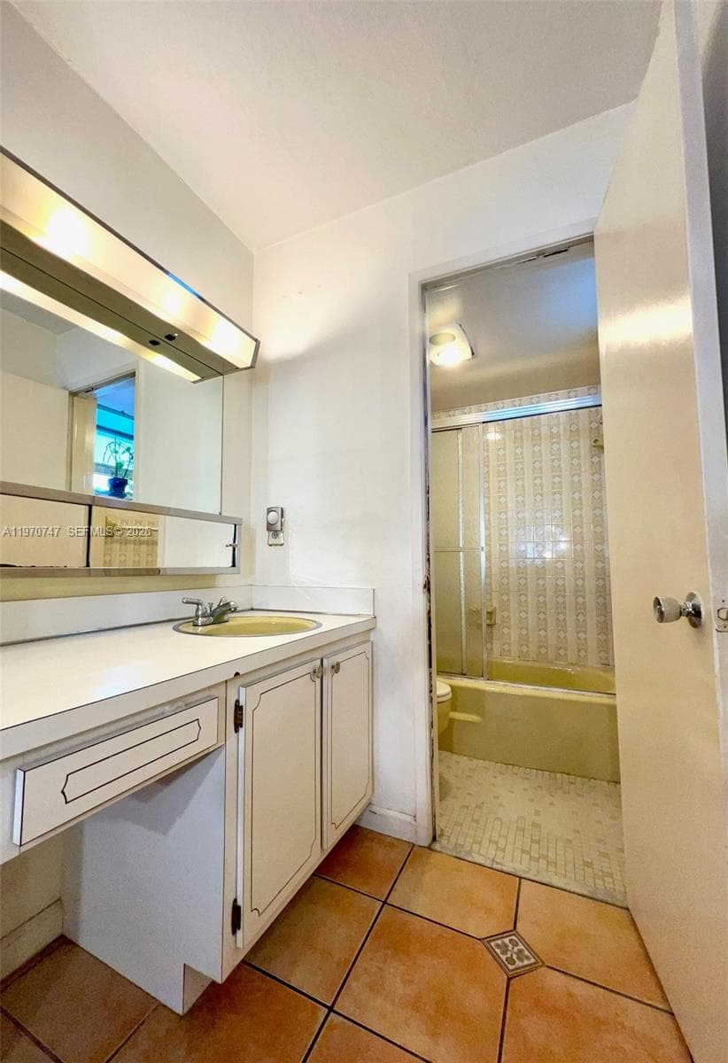 1658 Bay Rd # 203, Miami Beach FL 33139 — 26