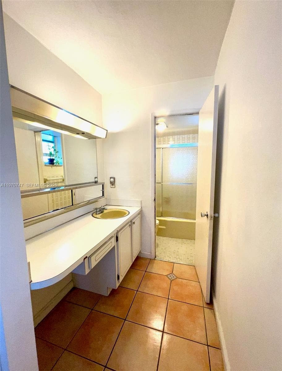 1658 Bay Rd # 203, Miami Beach FL 33139 — 18