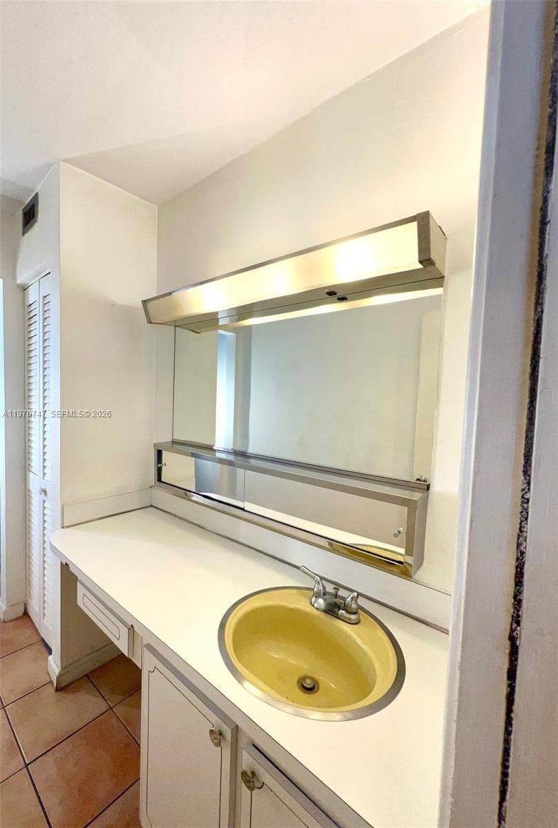 1658 Bay Rd # 203, Miami Beach FL 33139 — 21