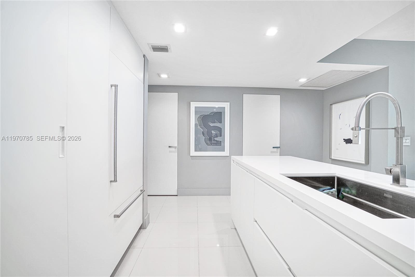 475 Brickell Ave # 1913, Miami FL 33131 — 2