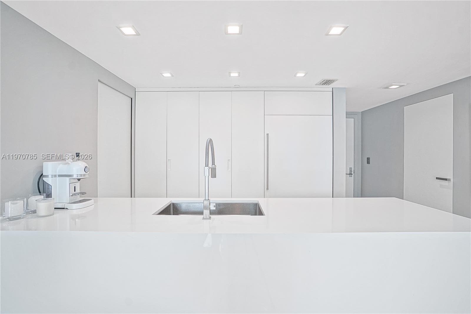 475 Brickell Ave # 1913, Miami FL 33131 — 18