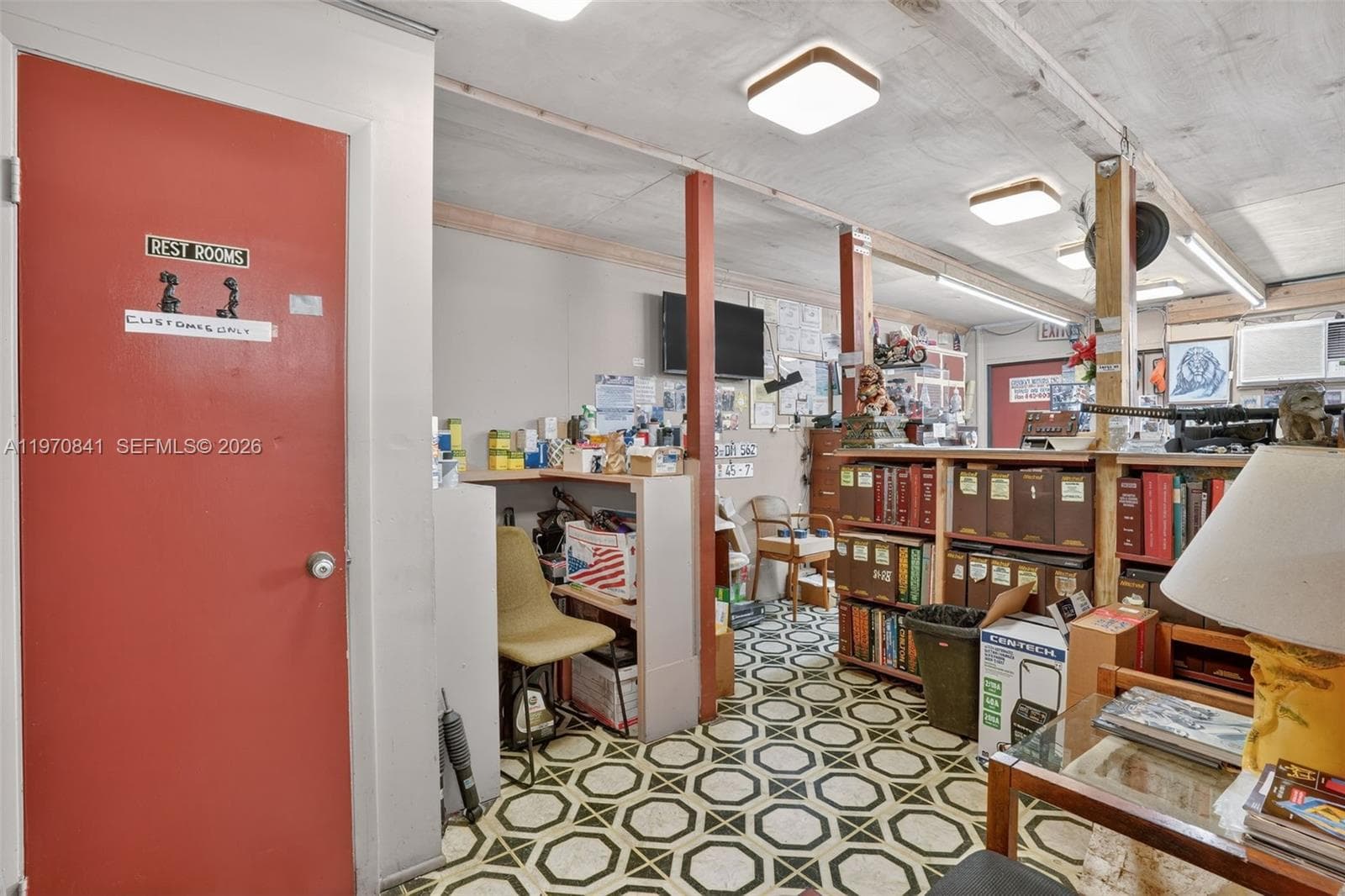3838 Shipping Ave, Miami FL 33146 — 16