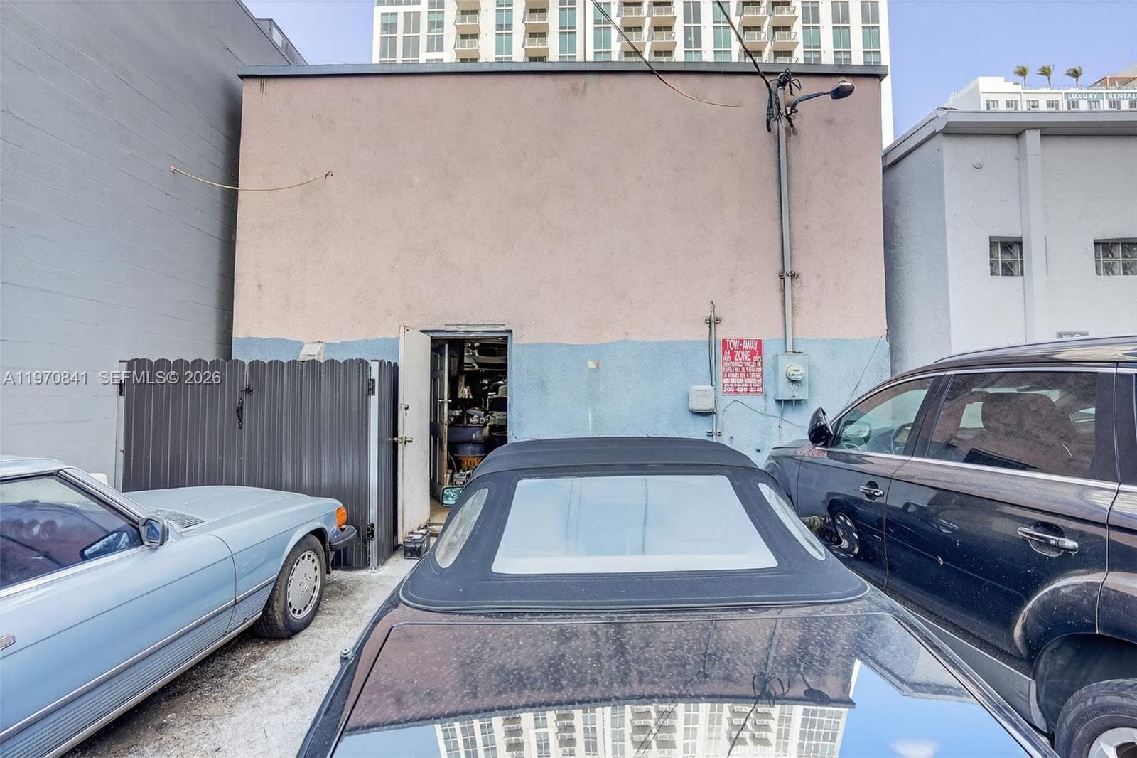 3838 Shipping Ave, Miami FL 33146 — 24