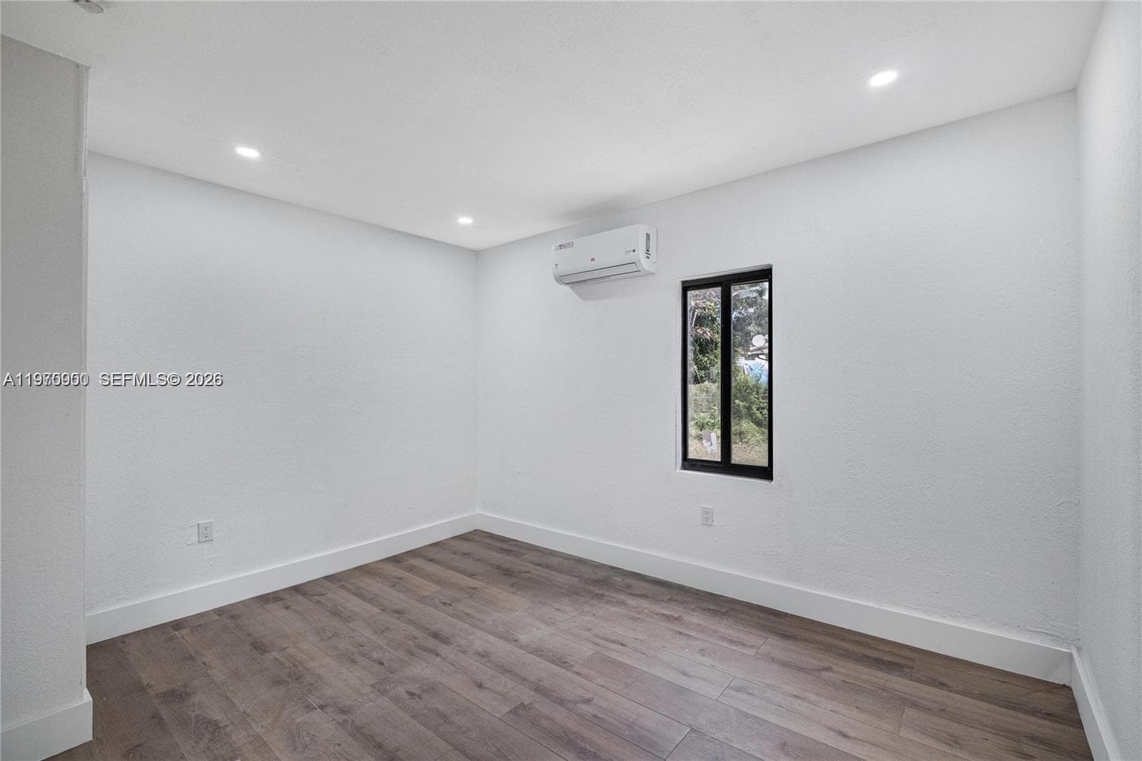 6905 NW 4th Ct, Miami FL 33150 — 12