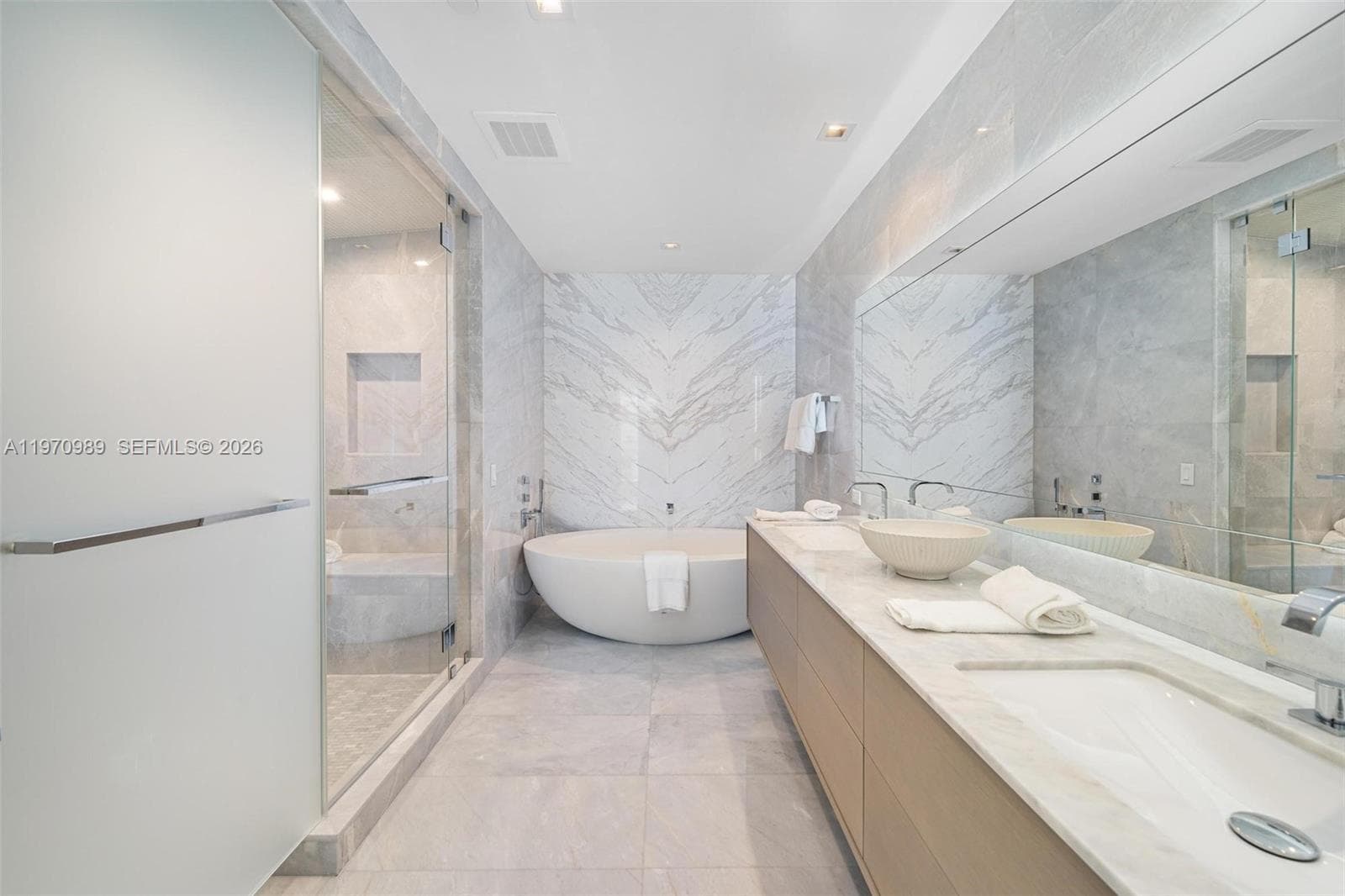 18501 Collins Ave # 2003, Sunny Isles Beach FL 33160 — 34