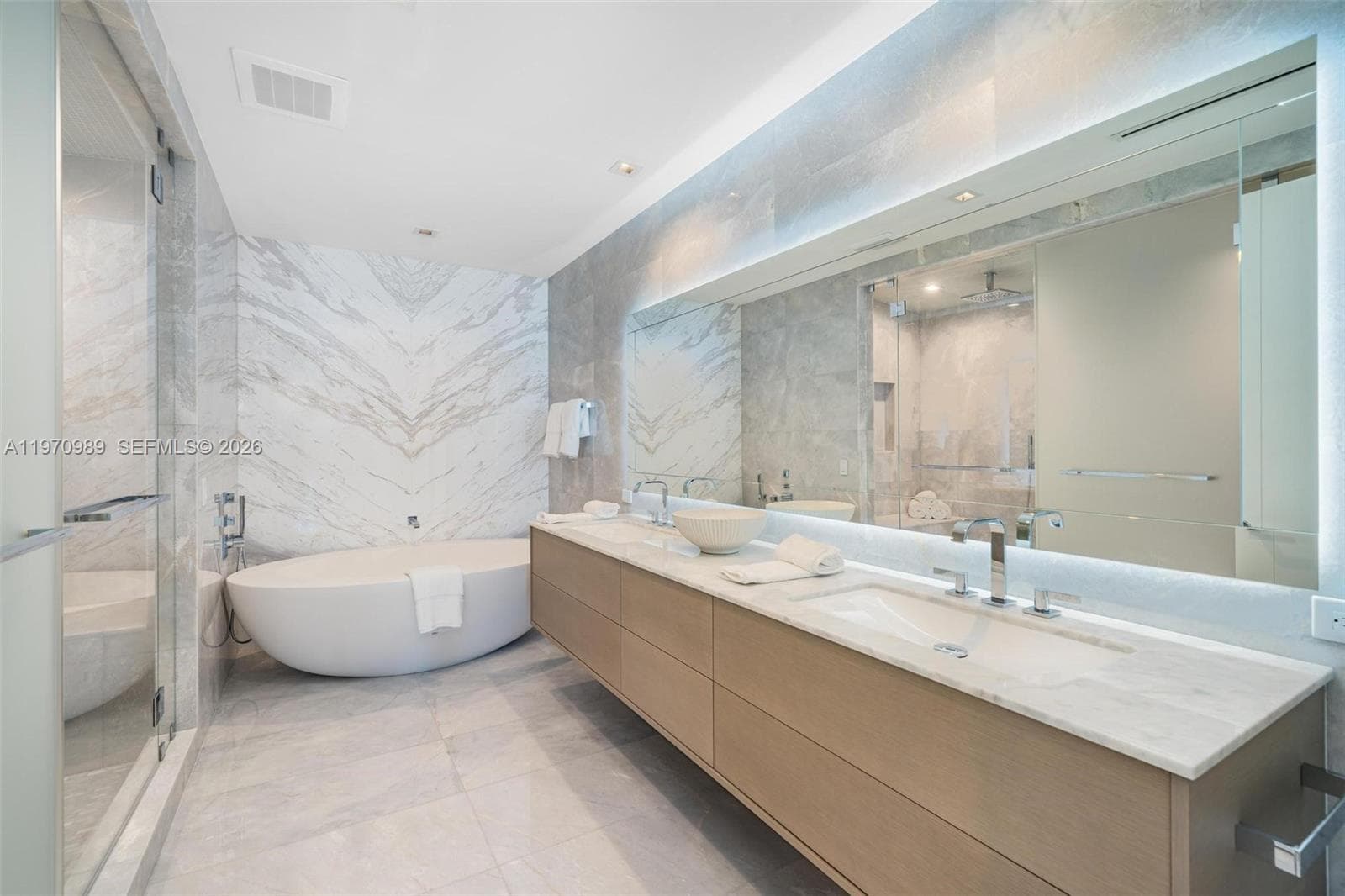18501 Collins Ave # 2003, Sunny Isles Beach FL 33160 — 35