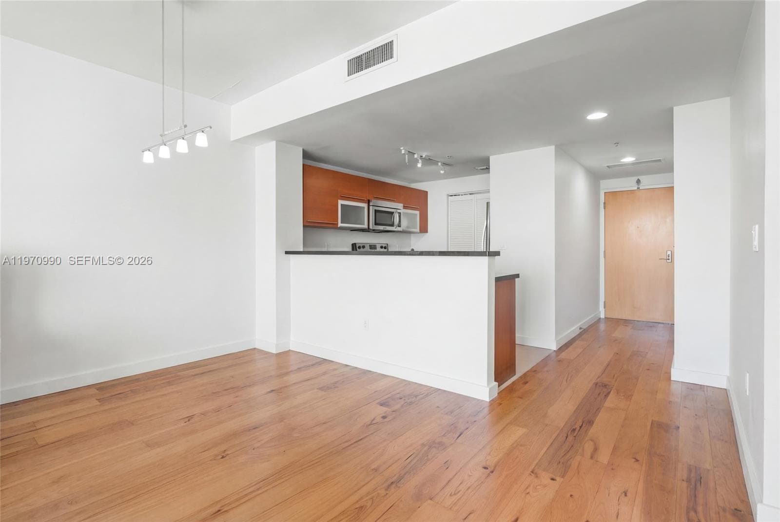 253 NE 2nd St # 1007, Miami FL 33132 — 3