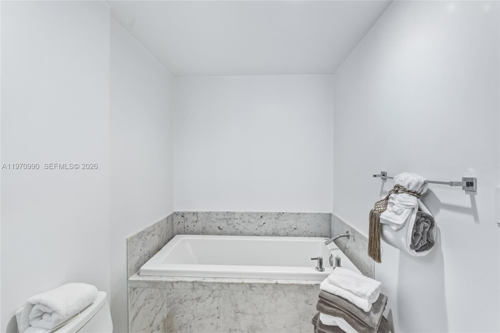 253 NE 2nd St # 1007, Miami FL 33132 — 20