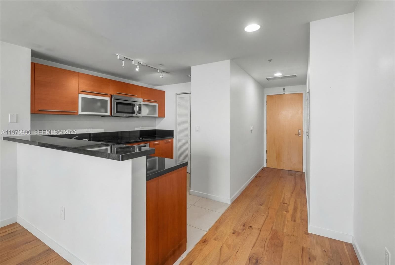 253 NE 2nd St # 1007, Miami FL 33132 — 10