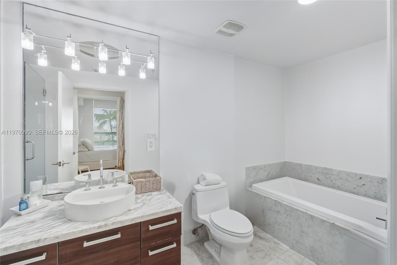 253 NE 2nd St # 1007, Miami FL 33132 — 18