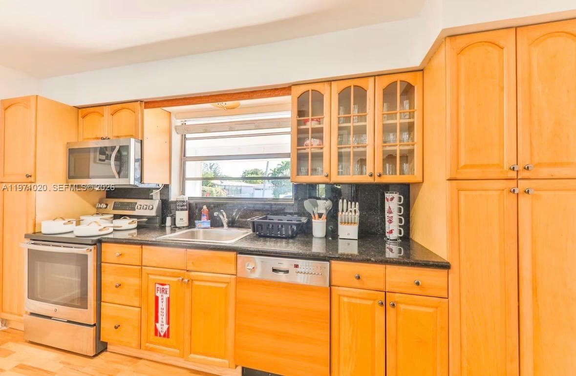 Sunswept Isle, Miami, FL — 10