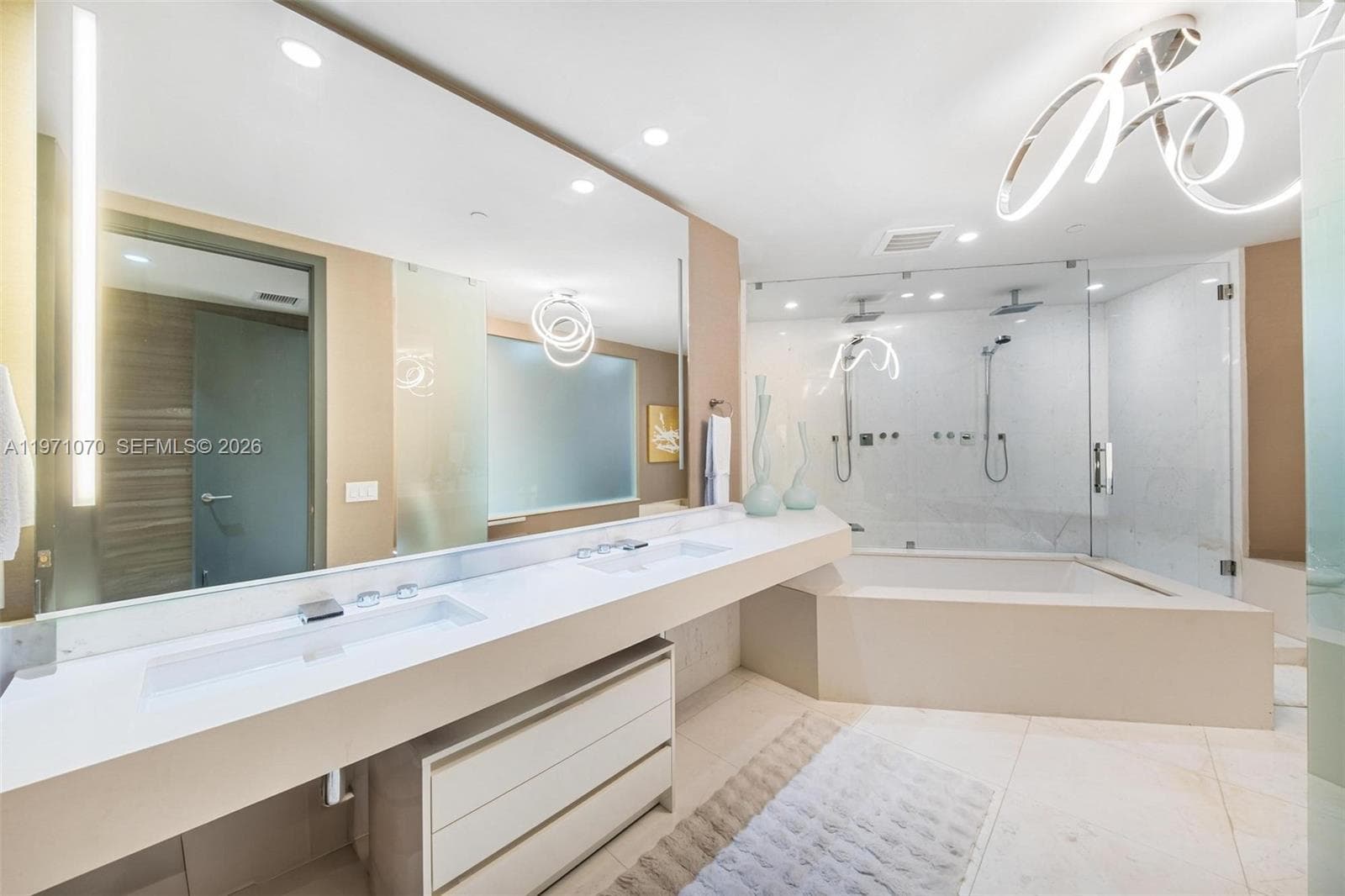18555 Collins Ave # 5003, Sunny Isles Beach FL 33160 — 19
