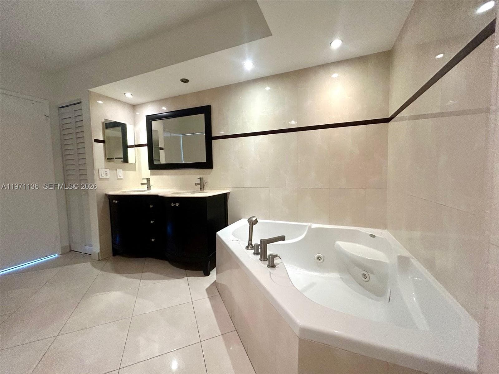 3400 NE 192nd St # 1607, Aventura FL 33180 — 27