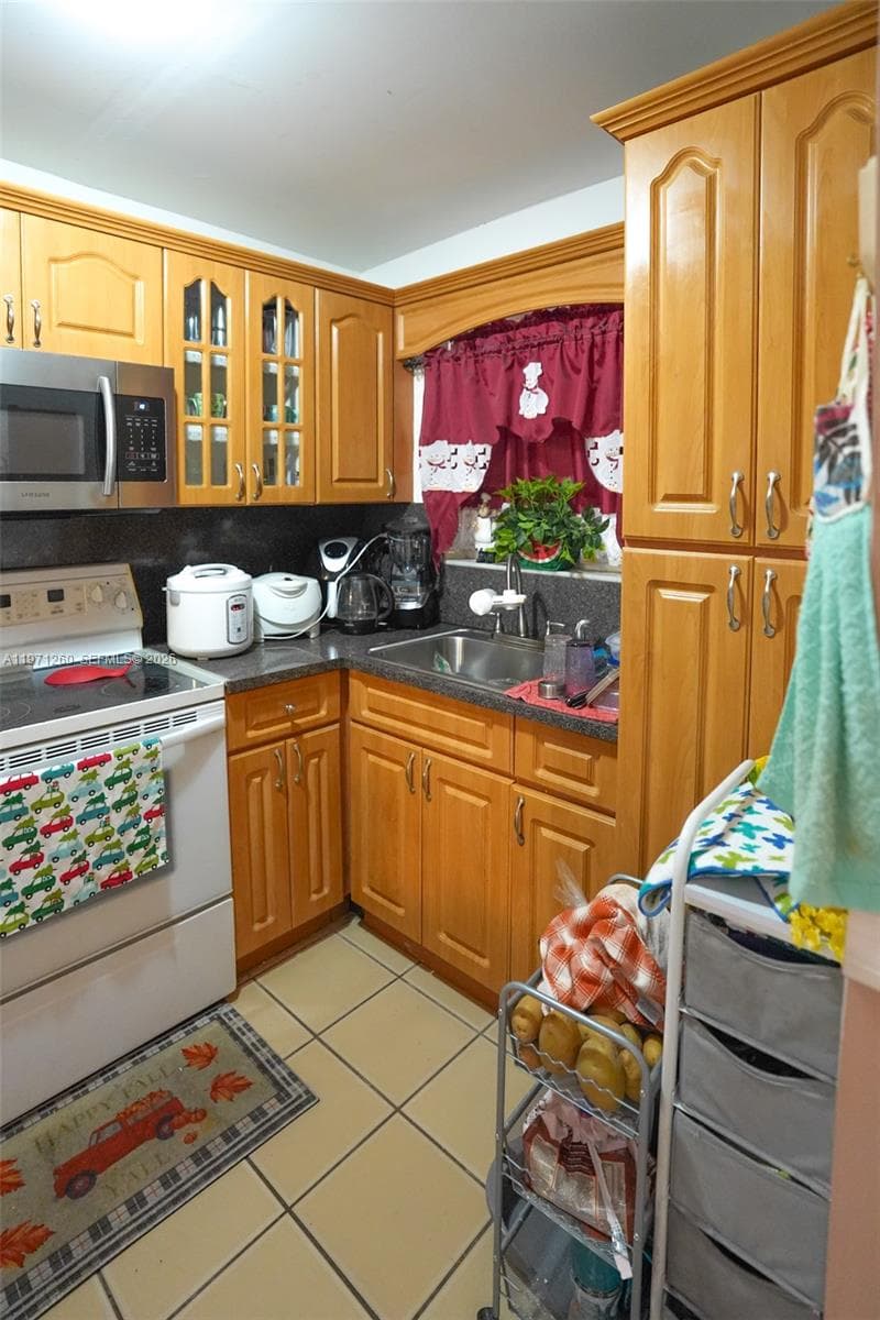 1159 W 40th St # 16, Hialeah FL 33012 — 9