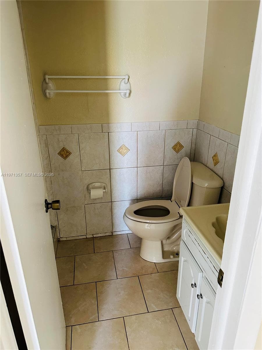 4705 NW 7th St # 7, Miami FL 33126 — 6