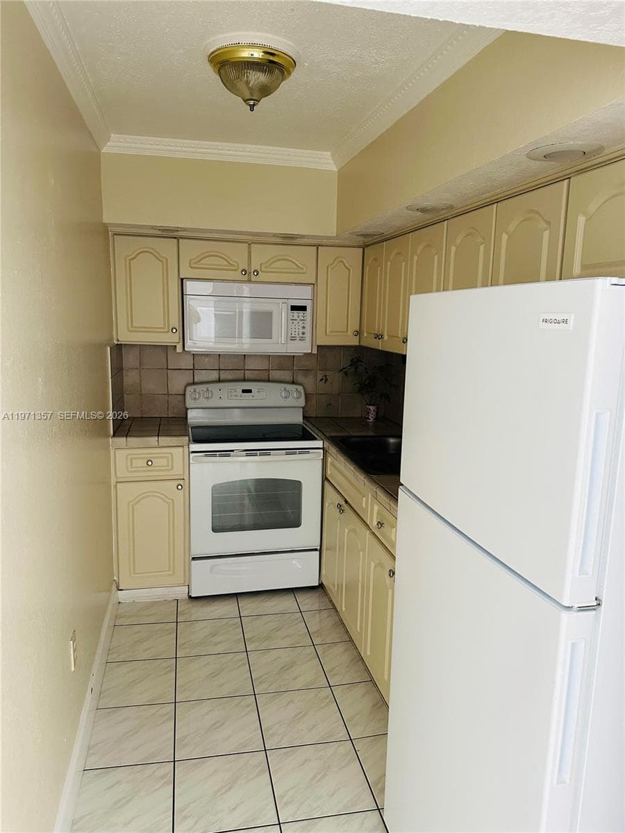 4705 NW 7th St # 7, Miami FL 33126 — 9