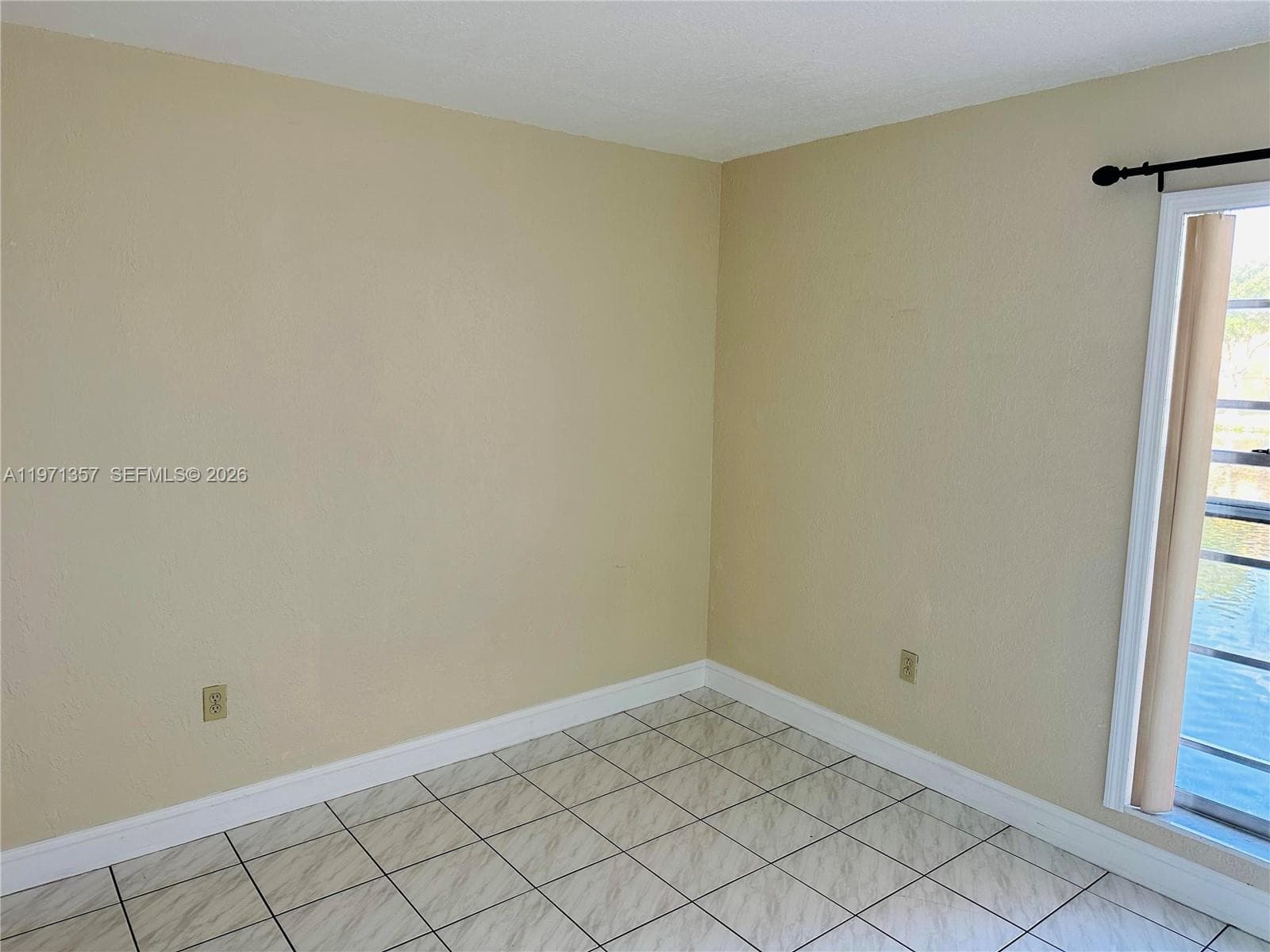 4705 NW 7th St # 7, Miami FL 33126 — 4