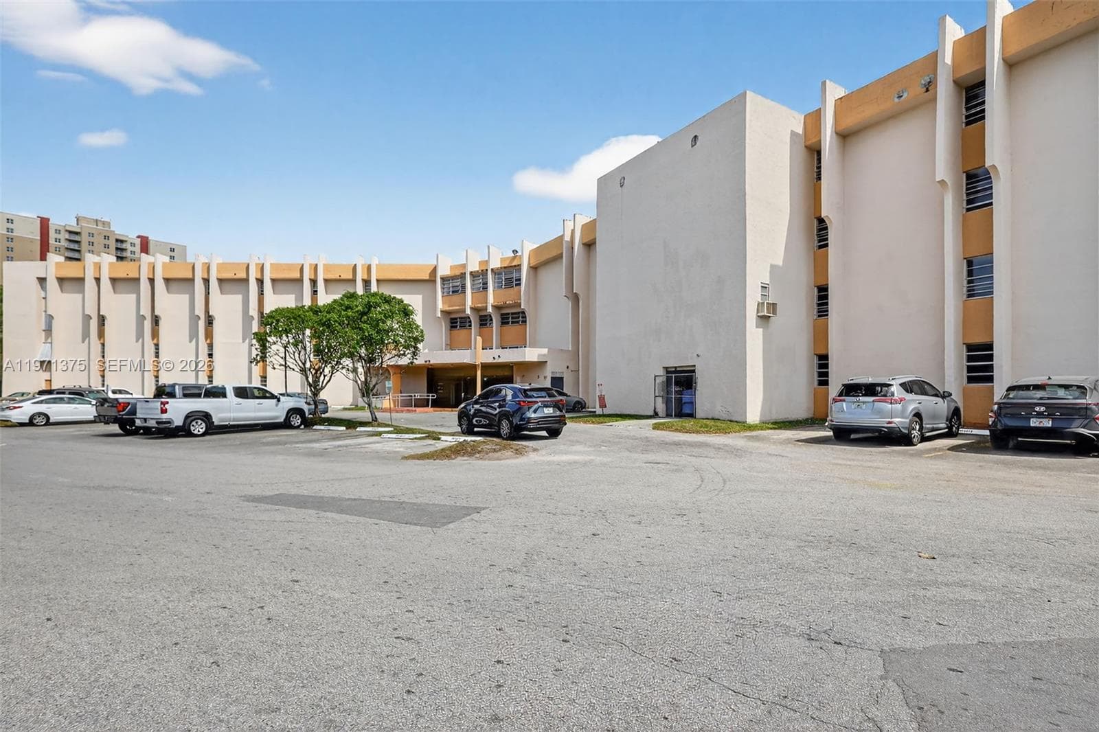 9678 Fontainebleau Blvd # 411, Miami FL 33172 — 2