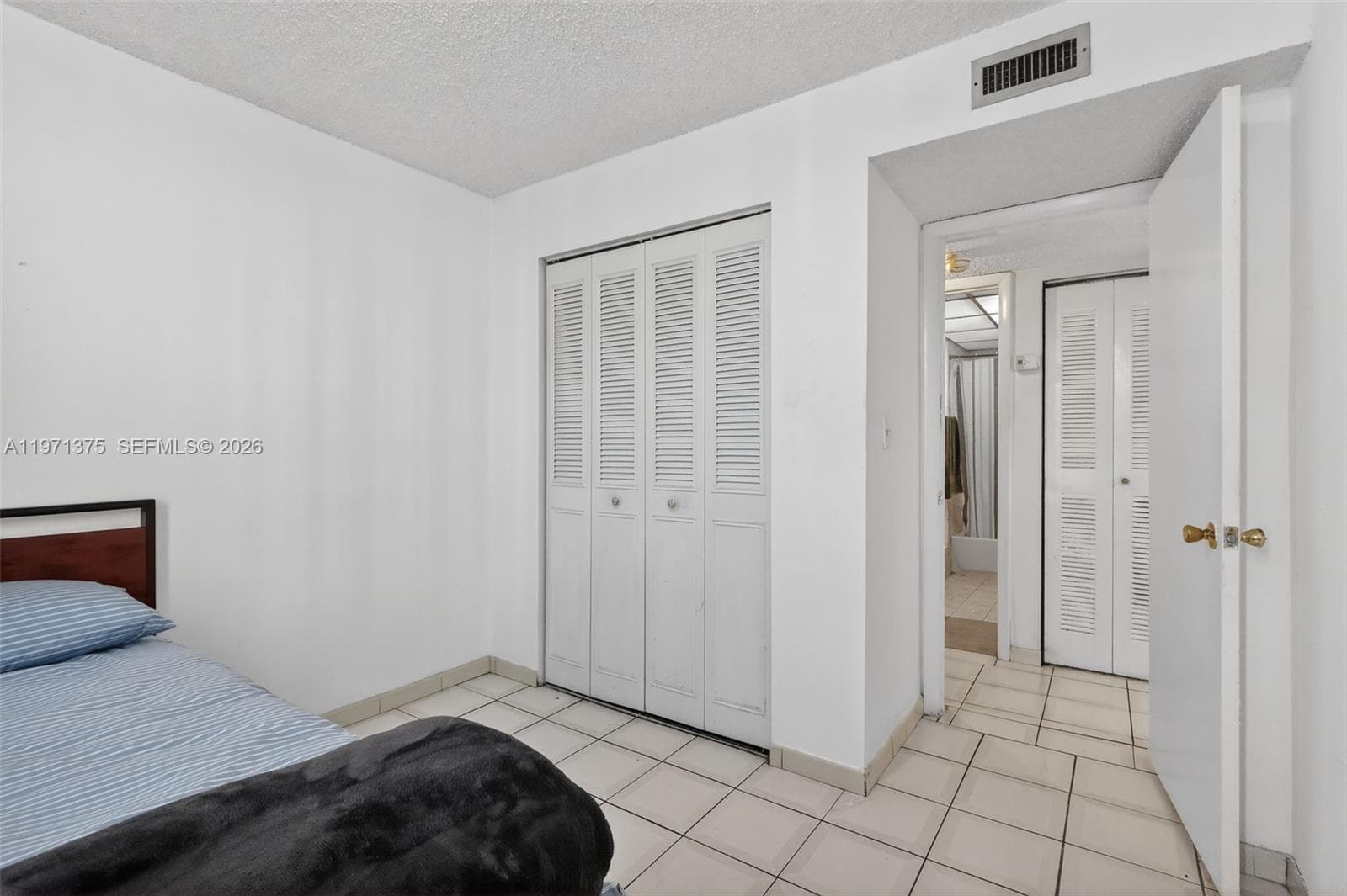 9678 Fontainebleau Blvd # 411, Miami FL 33172 — 17