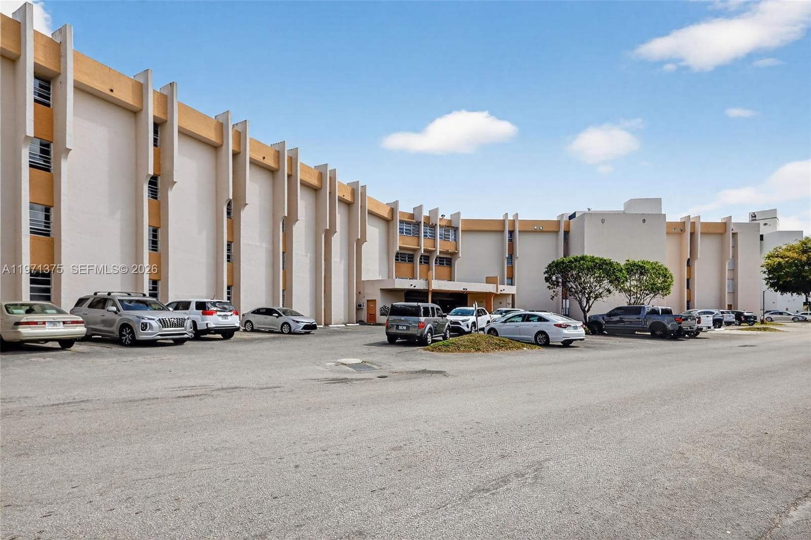 9678 Fontainebleau Blvd # 411, Miami FL 33172 — 1