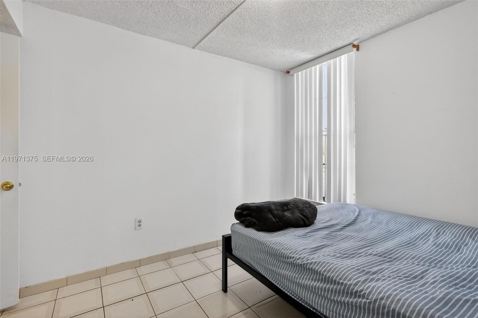 9678 Fontainebleau Blvd # 411, Miami FL 33172 — 18