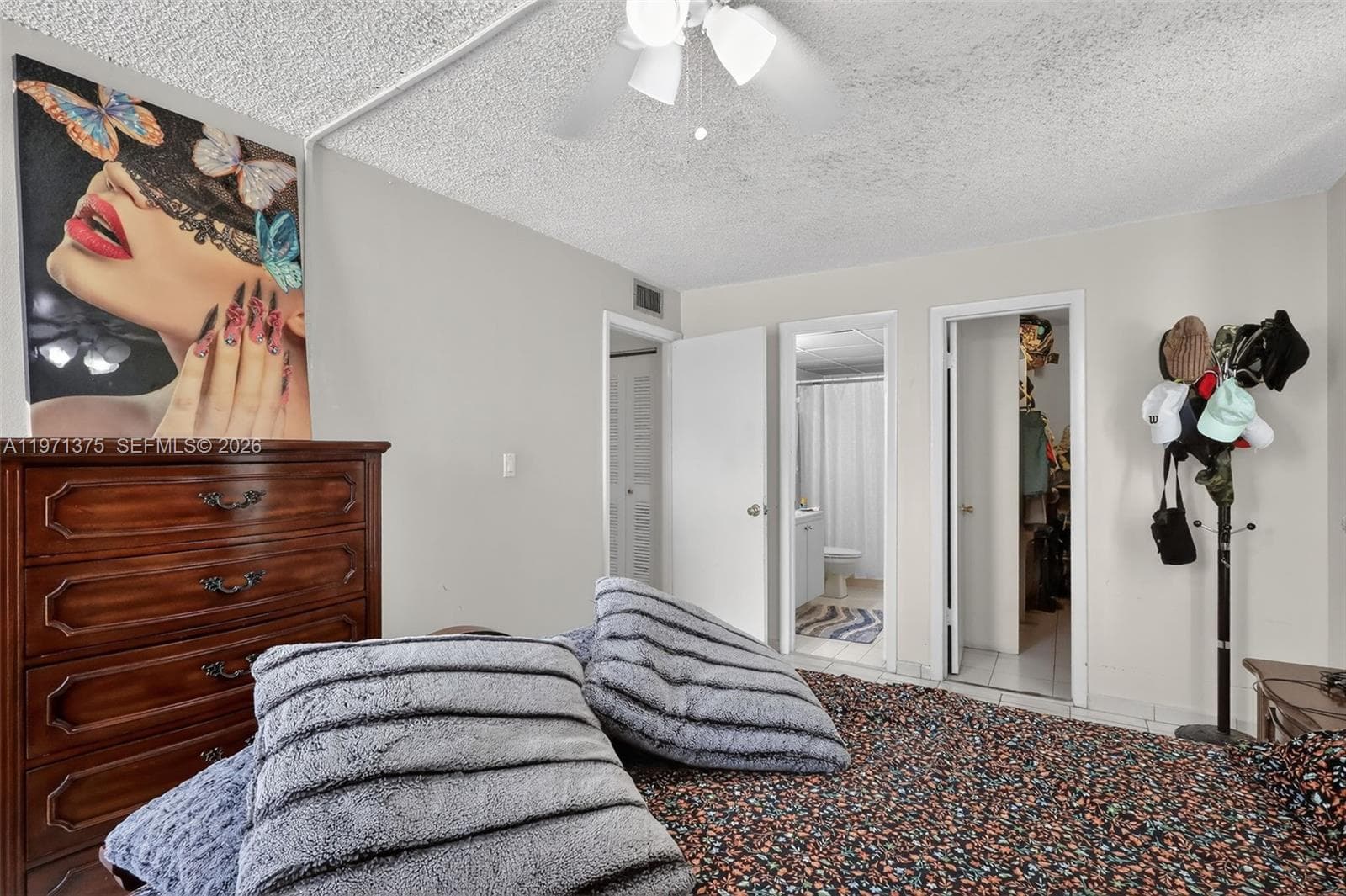 9678 Fontainebleau Blvd # 411, Miami FL 33172 — 25
