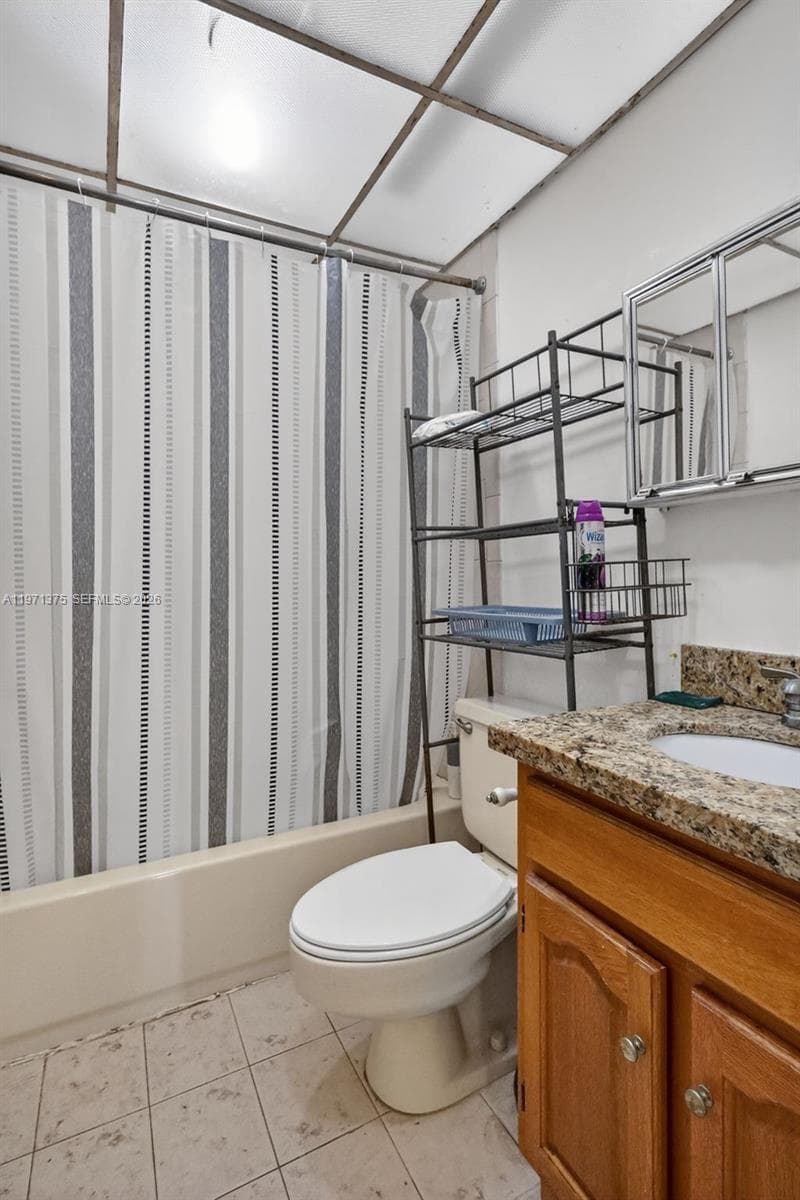 9678 Fontainebleau Blvd # 411, Miami FL 33172 — 21