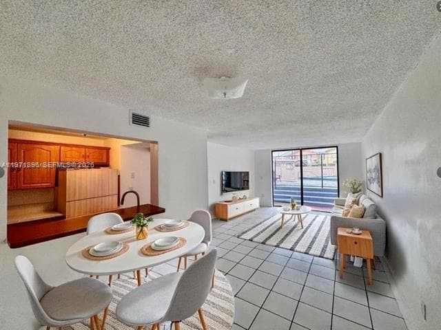 9678 Fontainebleau Blvd # 111, Miami FL 33172 — 1