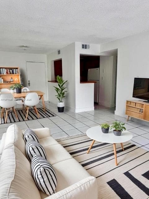 9678 Fontainebleau Blvd # 111, Miami FL 33172 — 5