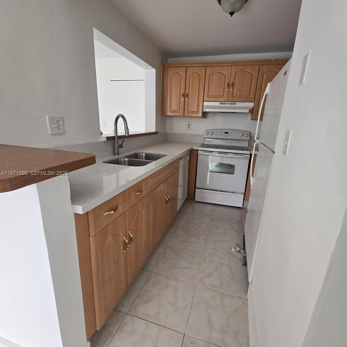 9678 Fontainebleau Blvd # 111, Miami FL 33172 — 8