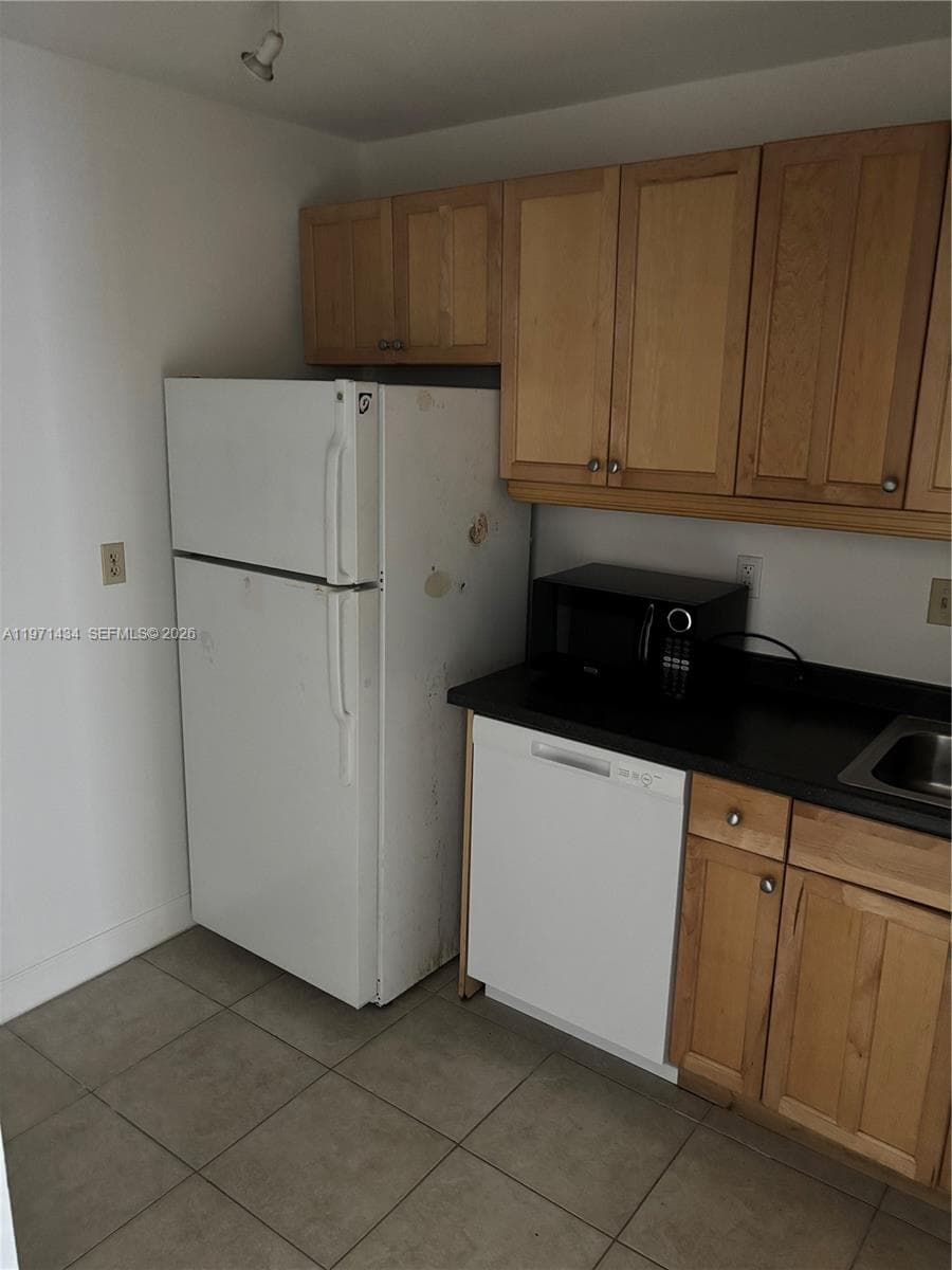 7900 Camino Cir # 308, Miami FL 33143 — 14