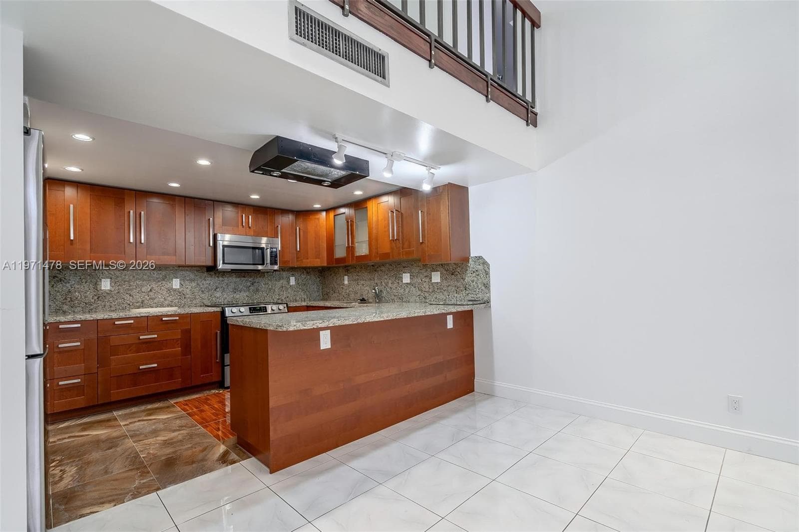20347 W Country Club Dr, Aventura FL 33180 — 4