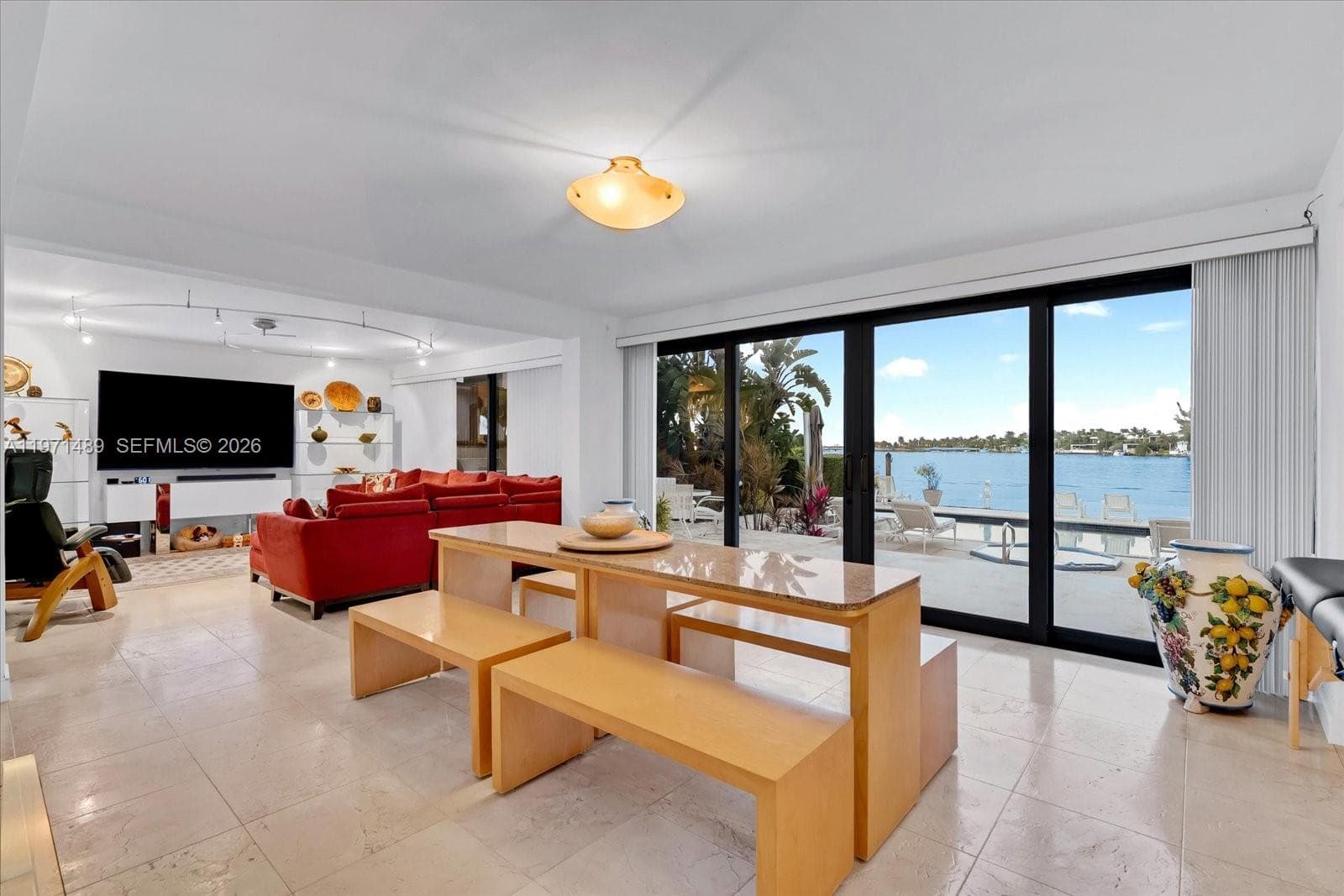 279 N Hibiscus Dr, Miami Beach FL 33139 — 47