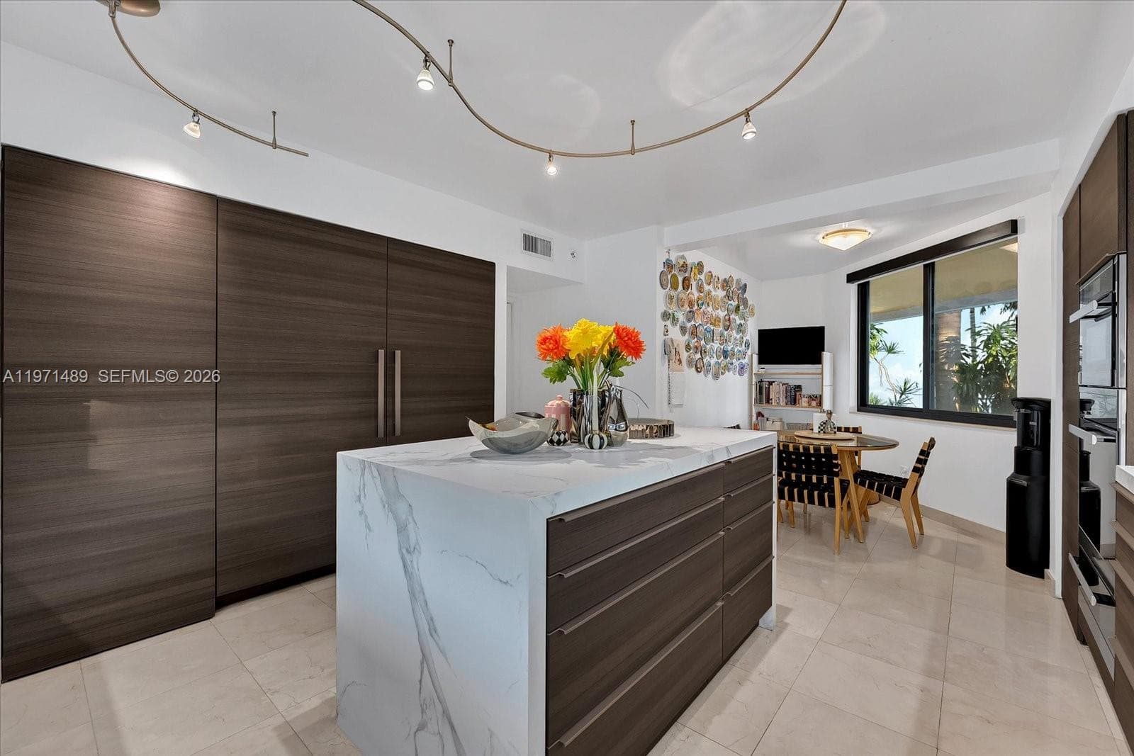 279 N Hibiscus Dr, Miami Beach FL 33139 — 36