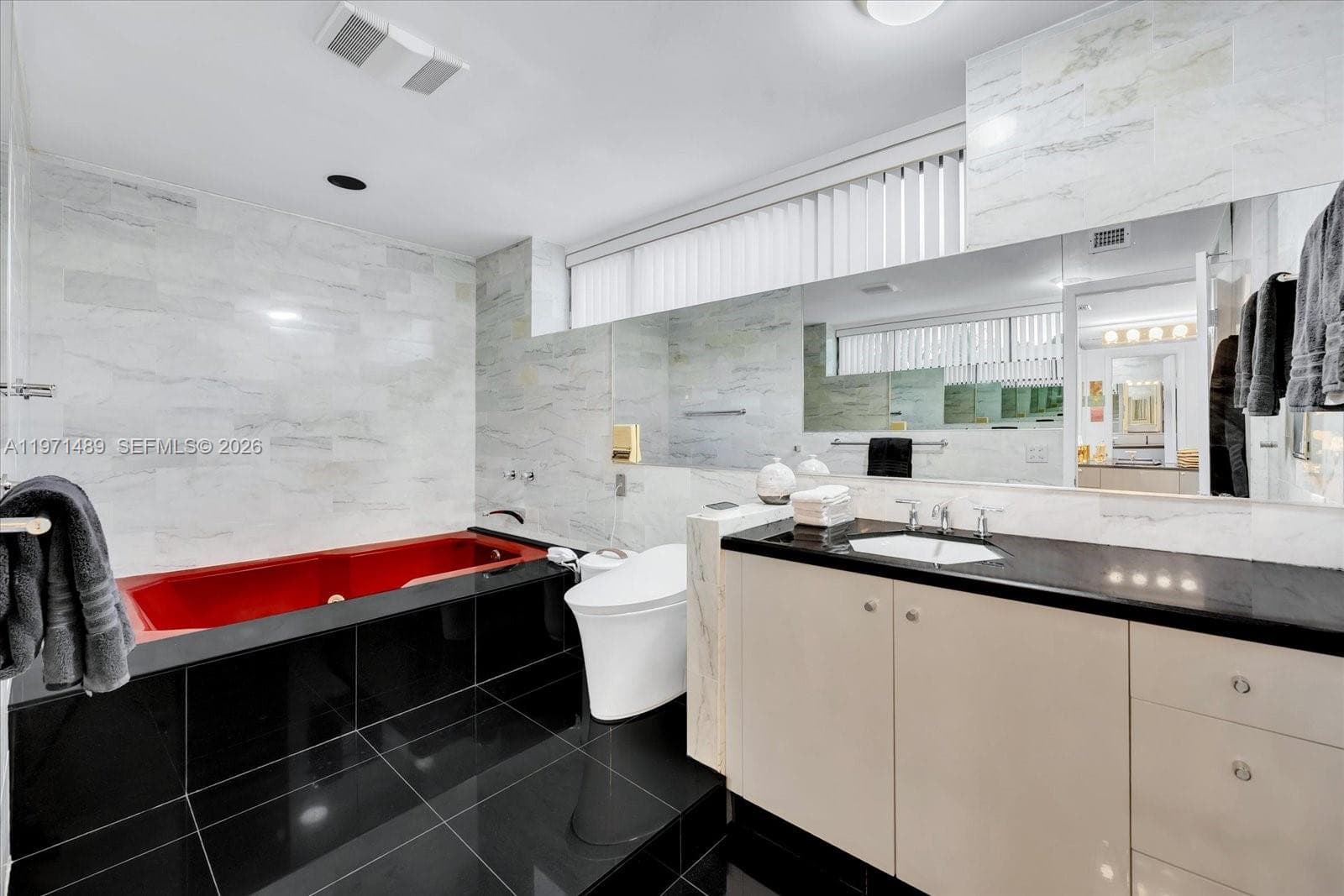 279 N Hibiscus Dr, Miami Beach FL 33139 — 41