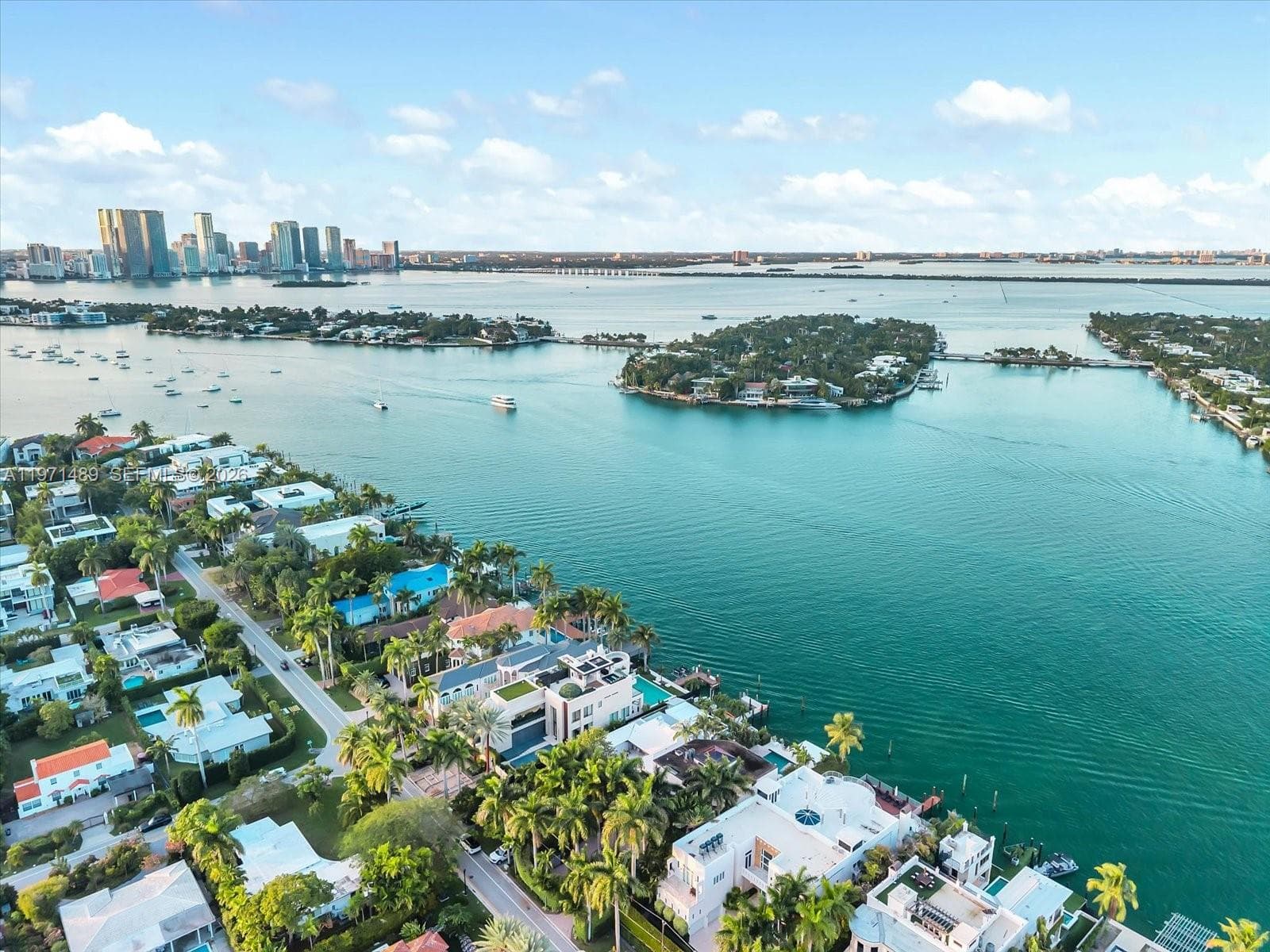 279 N Hibiscus Dr, Miami Beach FL 33139 — 18
