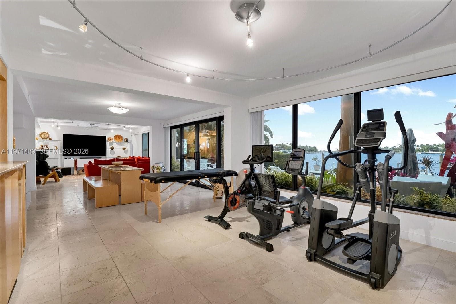 279 N Hibiscus Dr, Miami Beach FL 33139 — 48
