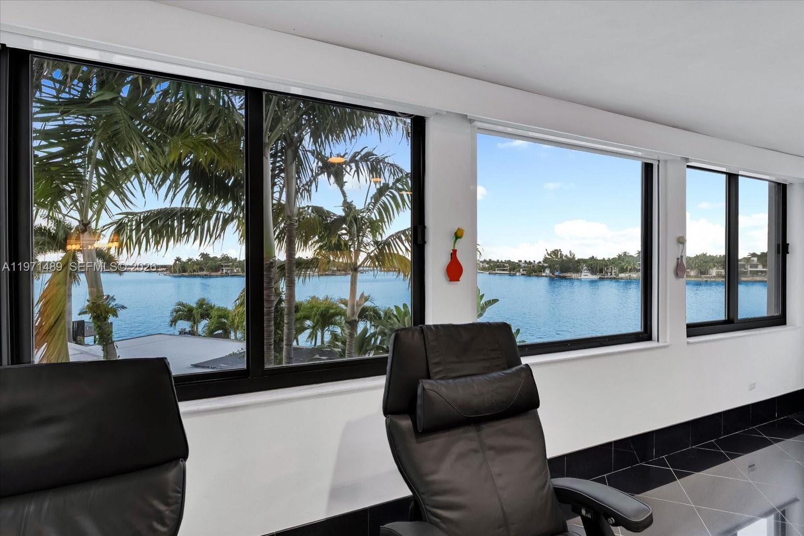 279 N Hibiscus Dr, Miami Beach FL 33139 — 40