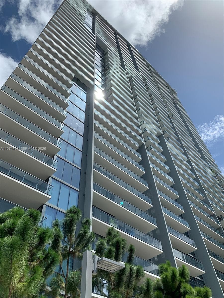 68 SE 6th St # 3010, Miami FL 33131 — 62