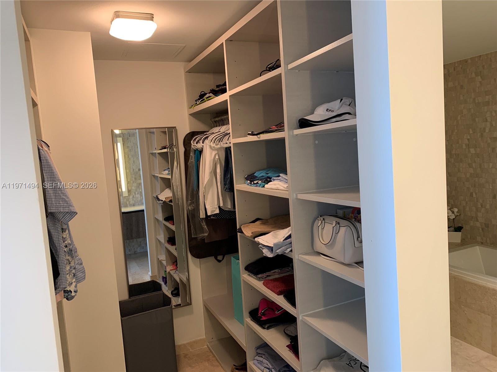 68 SE 6th St # 3010, Miami FL 33131 — 33