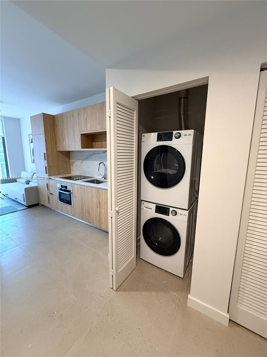 11 NE 6th # 1905, Miami FL 33132 — 13